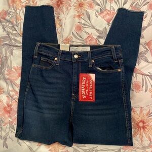 Levi’s jeans distressed super stretch skinny size 4 high rise